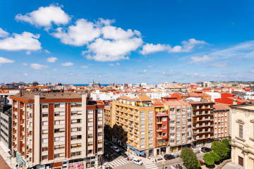 ATICO CON VISTAS PANORÁMICAS A UN PASO DEL CENTRO DE GIJÓN