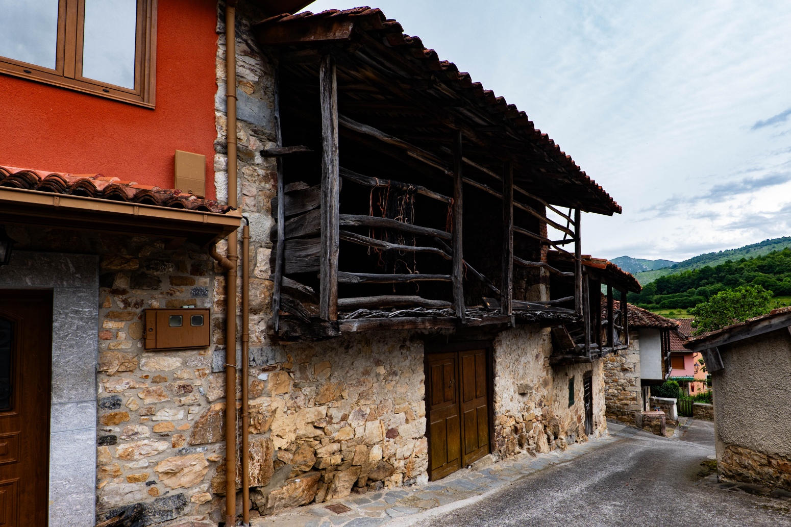 casas--chalets en sobrescobio · lugar-villamorei-105 35000€