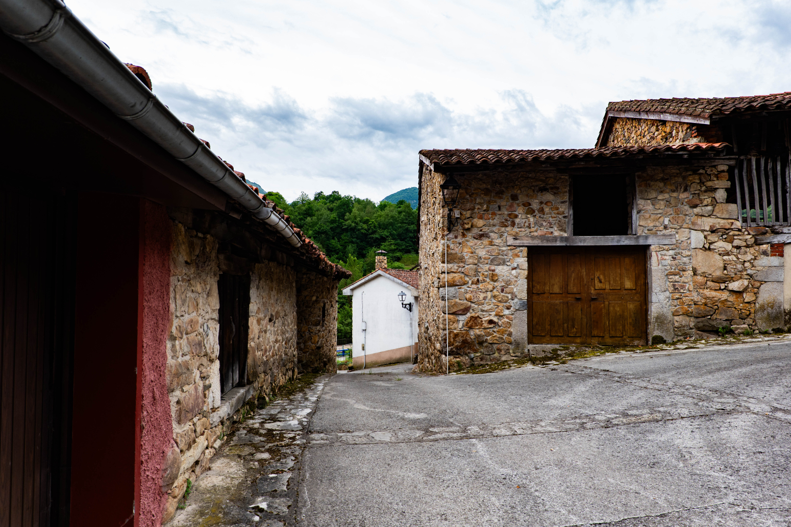 casas--chalets en sobrescobio · lugar-villamorei-105 35000€