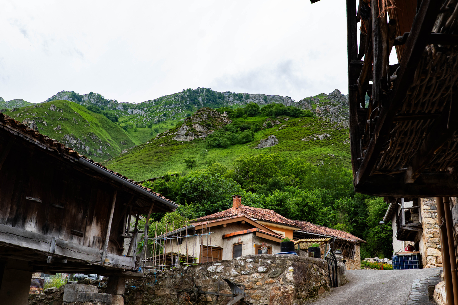 casas--chalets en sobrescobio · lugar-villamorei-105 35000€
