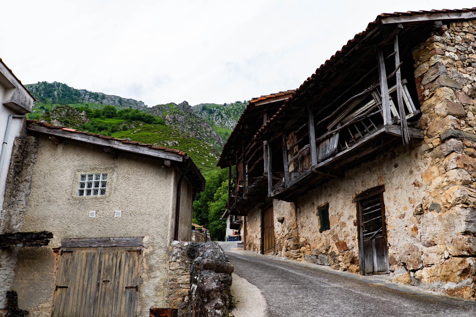 casas--chalets en sobrescobio · lugar-villamorei-105 35000€