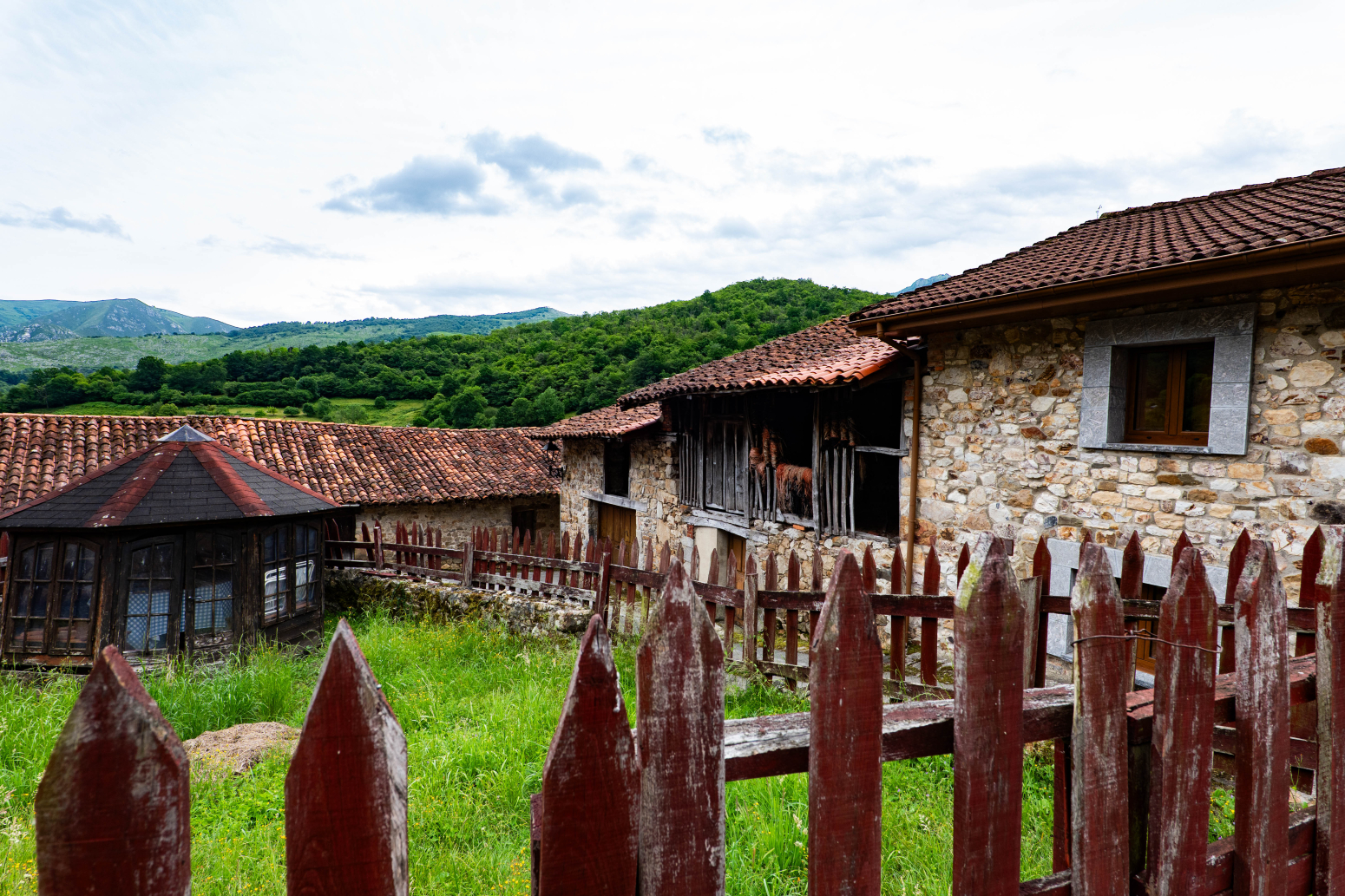 casas--chalets en sobrescobio · lugar-villamorei-105 35000€