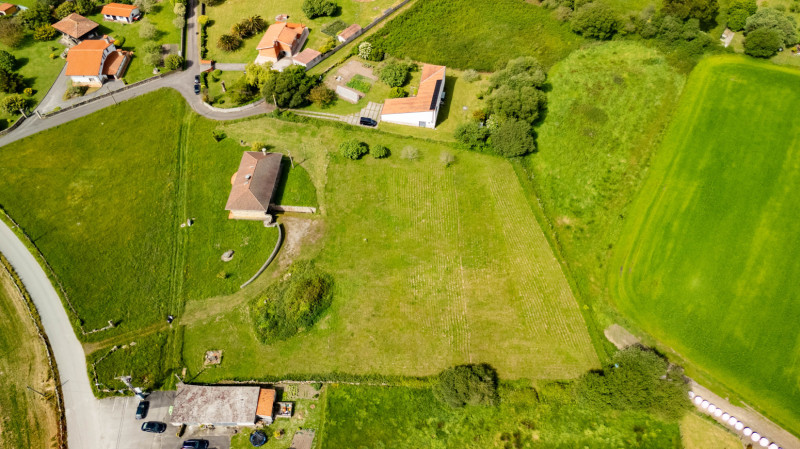 VENTA DE PARCELA EDIFICABLE EN ARGÜERO
