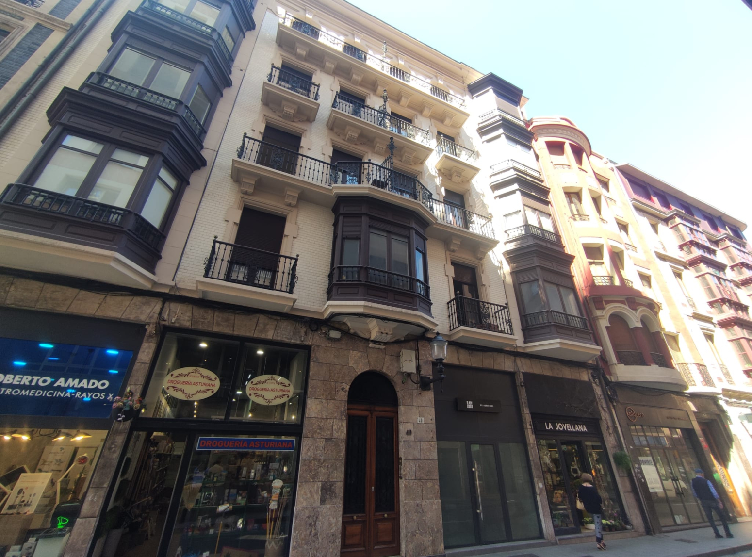 locales-comerciales en gijon · calle-san-bernardo-40 227000€