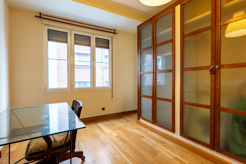 VENTA AMPLIO Y ELEGANTE PISO EN EL CENTRO DE GIJÓN