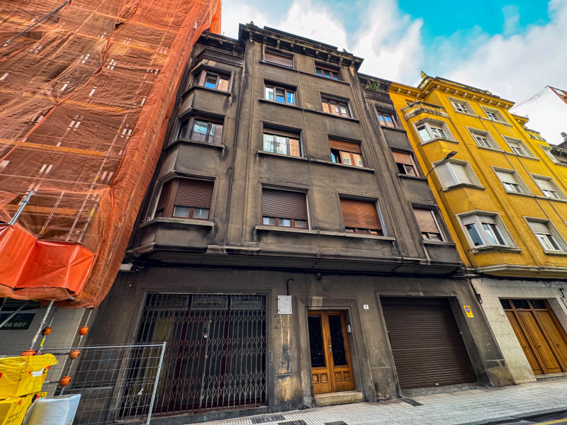 VENTA AMPLIO Y ELEGANTE PISO EN EL CENTRO DE GIJÓN