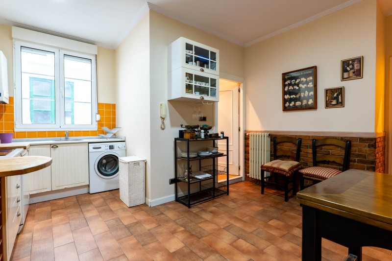 VENTA AMPLIO Y ELEGANTE PISO EN EL CENTRO DE GIJÓN