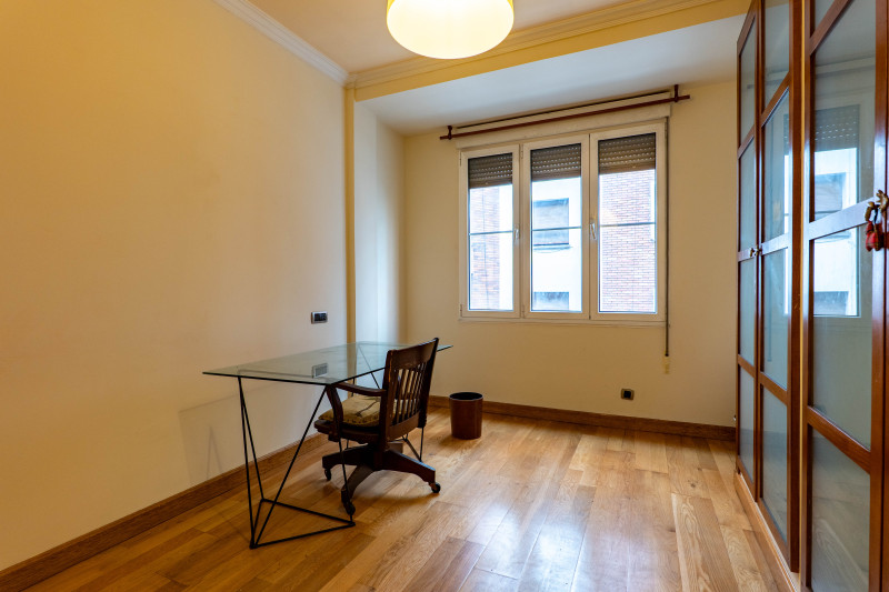 VENTA AMPLIO Y ELEGANTE PISO EN EL CENTRO DE GIJÓN