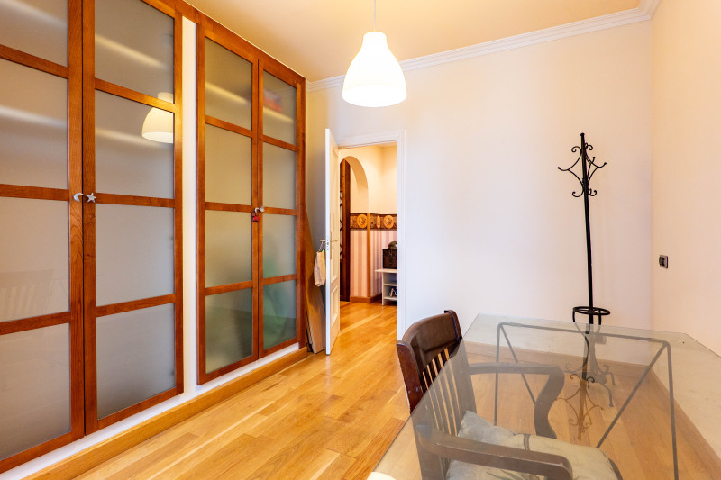 VENTA AMPLIO Y ELEGANTE PISO EN EL CENTRO DE GIJÓN