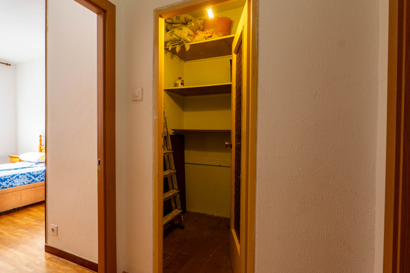 AMPLIA VIVIENDA DE 4 DORMITORIOS Y 2 BAÑOS CERCA DE LA PLAYA