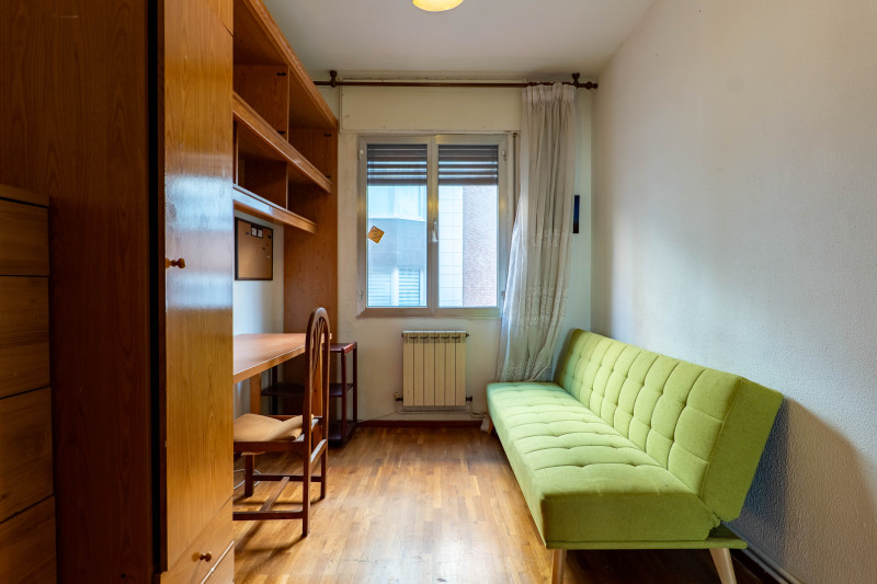 AMPLIA VIVIENDA DE 4 DORMITORIOS Y 2 BAÑOS CERCA DE LA PLAYA
