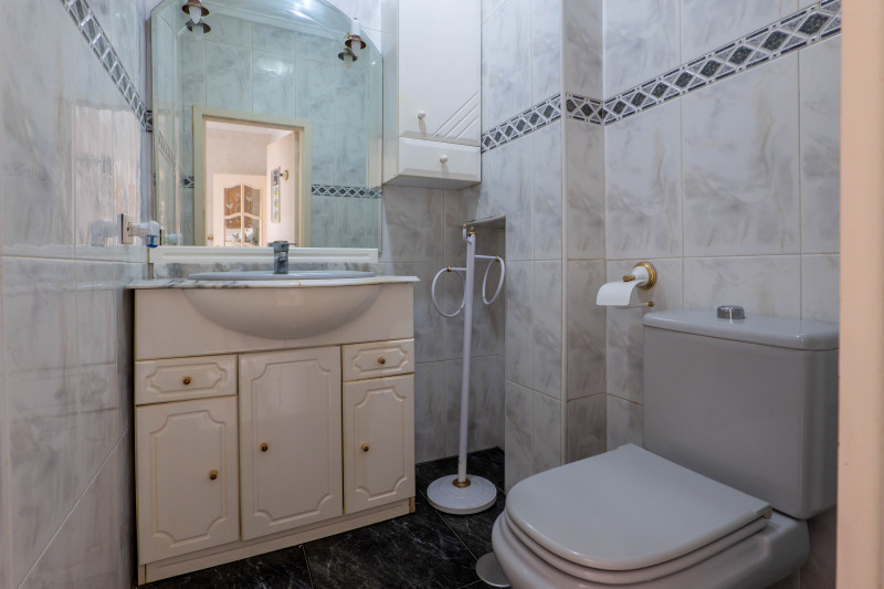 AMPLIA VIVIENDA DE 4 DORMITORIOS Y 2 BAÑOS CERCA DE LA PLAYA