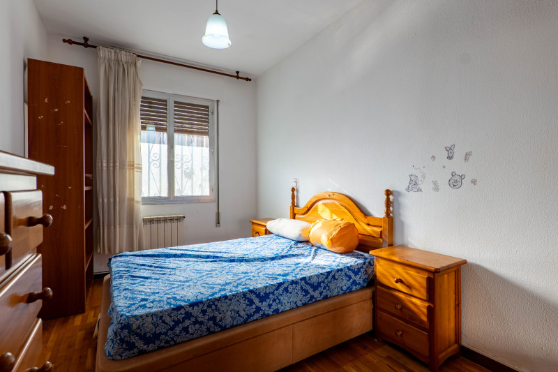 AMPLIA VIVIENDA DE 4 DORMITORIOS Y 2 BAÑOS CERCA DE LA PLAYA