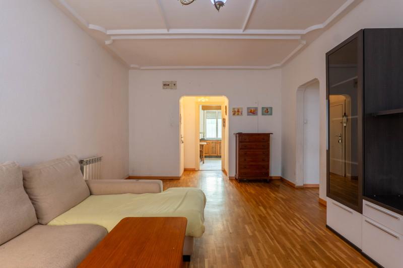 AMPLIA VIVIENDA DE 4 DORMITORIOS Y 2 BAÑOS CERCA DE LA PLAYA