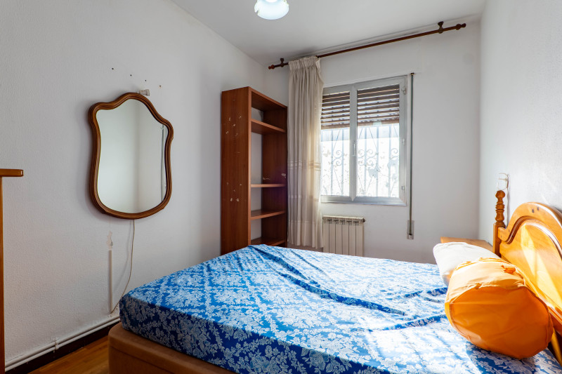 AMPLIA VIVIENDA DE 4 DORMITORIOS Y 2 BAÑOS CERCA DE LA PLAYA