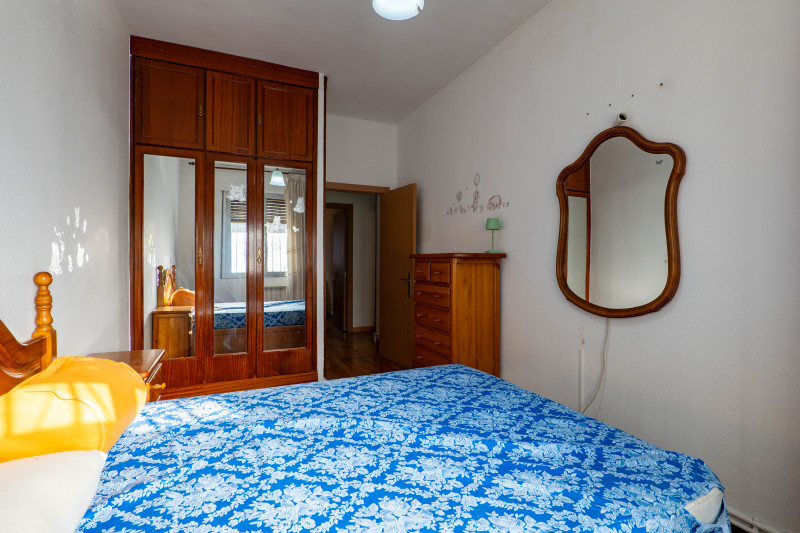 AMPLIA VIVIENDA DE 4 DORMITORIOS Y 2 BAÑOS CERCA DE LA PLAYA