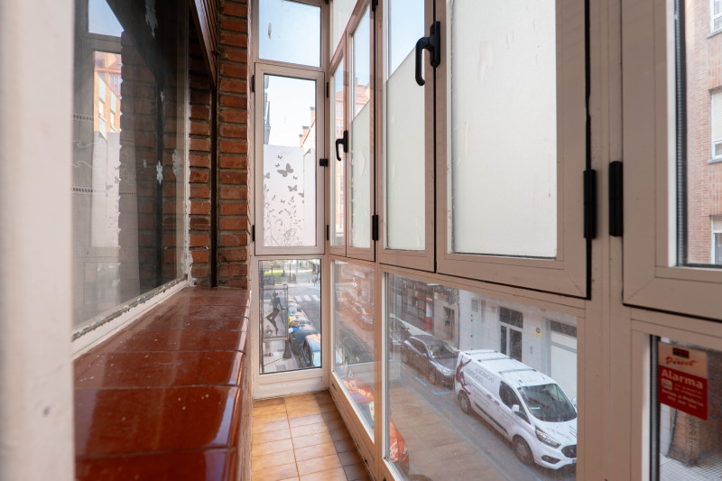 AMPLIA VIVIENDA DE 4 DORMITORIOS Y 2 BAÑOS CERCA DE LA PLAYA