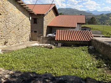 CASA INDEPENDIENTE CON JARDIN EN BIELBA