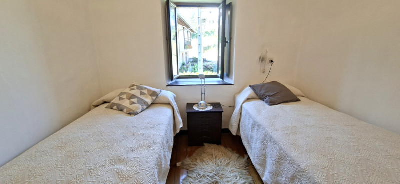 FANTASTICA CASA DE PIEDRA CON JARDÍN EN RUENTE