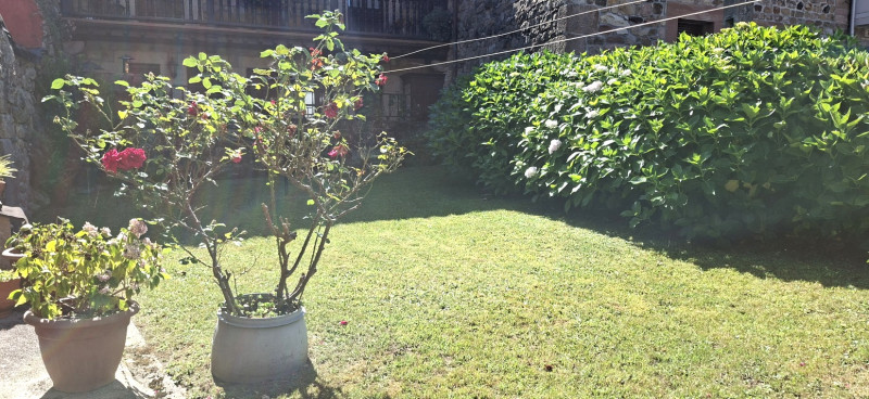 FANTASTICA CASA DE PIEDRA CON JARDÍN EN RUENTE