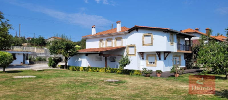 Casa con terreno de 1930 metros en Villapresente