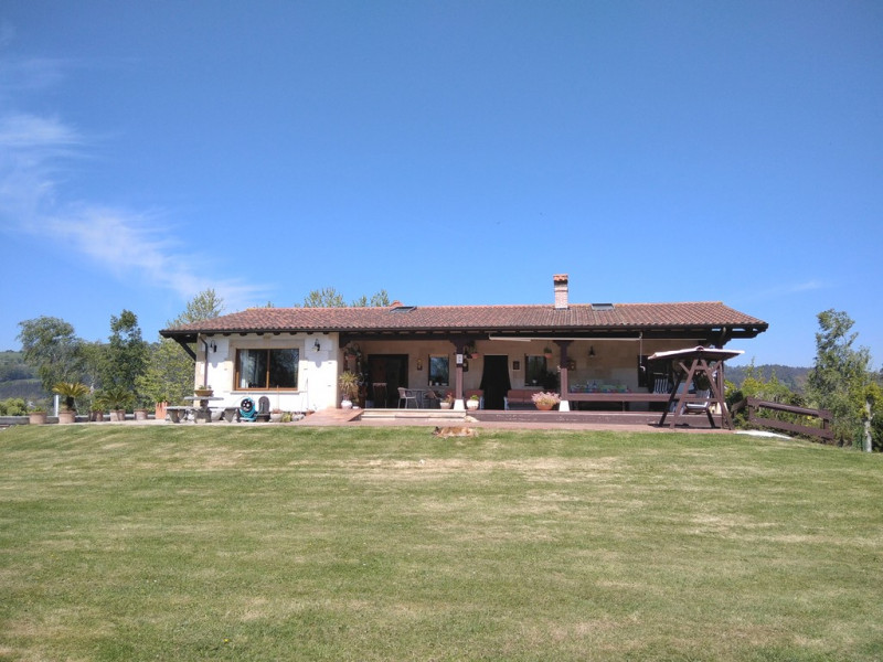 Casa con finca de 3 hectáreas en Quijas