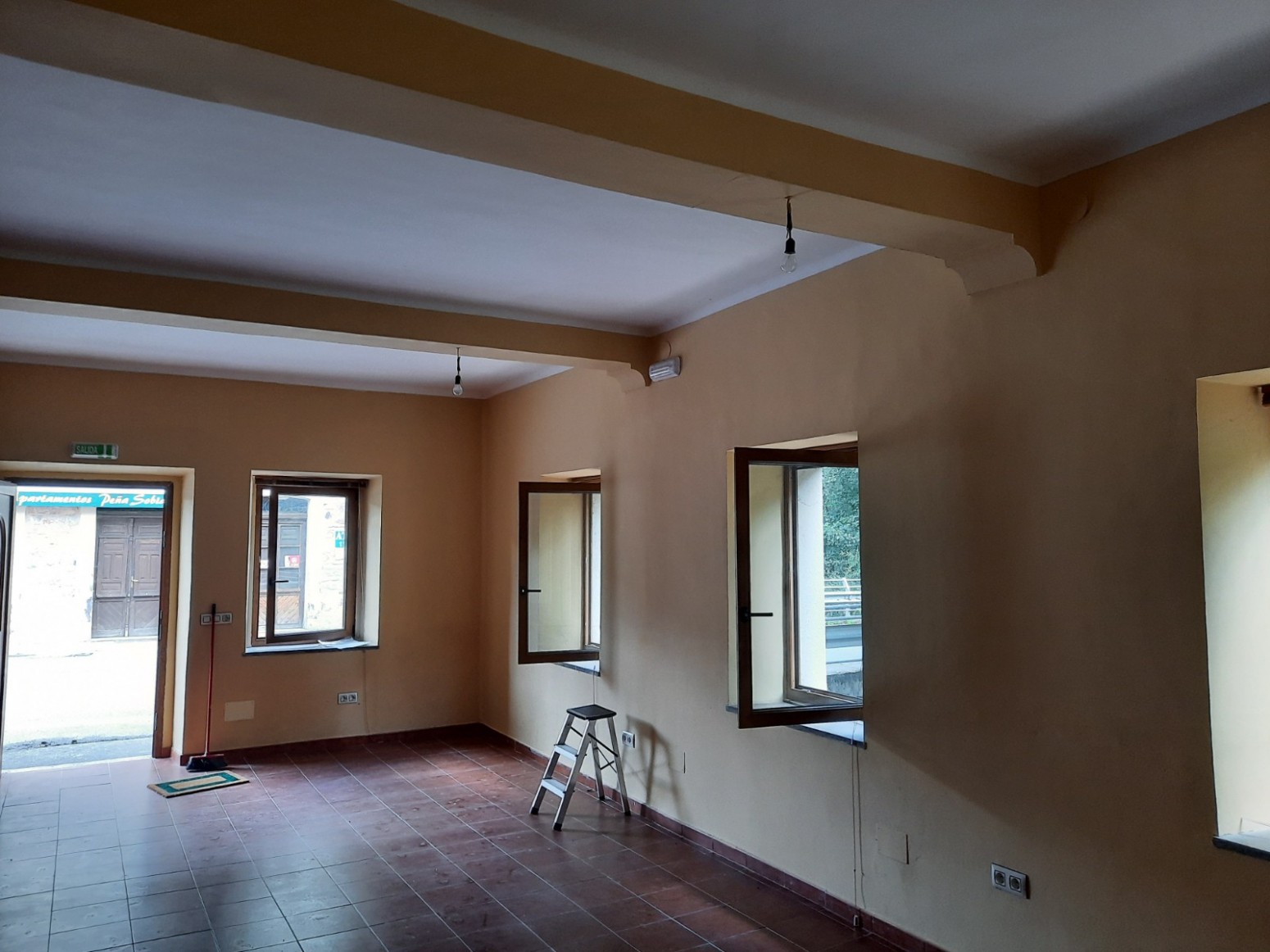 Locales-Venta-Teverga-306977-Foto-1