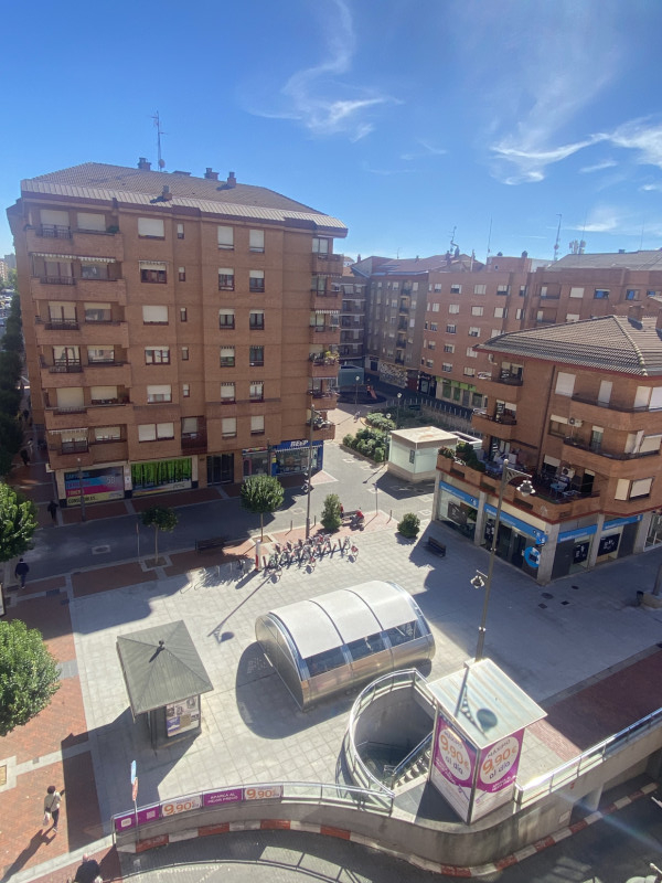 A la venta una vivienda con vistas despejadas y en el centro.