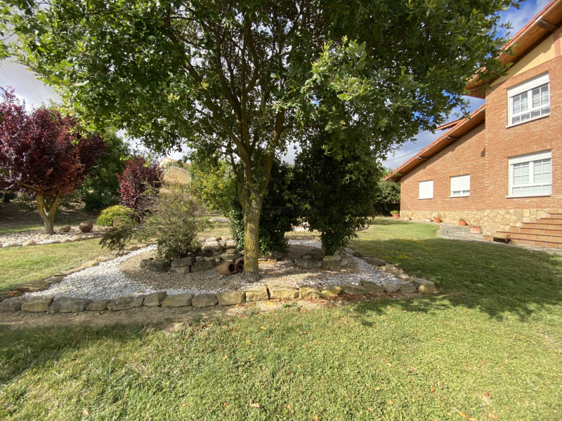 ¡Tu Chalet de Ensueño o tu Próximo Negocio de Éxito en la Rioja Alavesa! ¡Tu Chalet de Ensueño o tu Próximo Negocio de Éxito en la Rioja Alavesa!