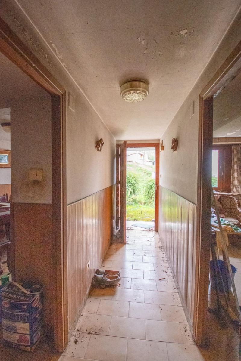 Casa para reformar con cuadra, fincas rústicas y monte de eucaliptos.