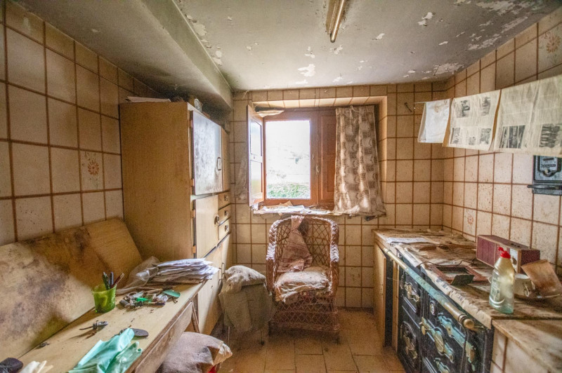 Casa para reformar con cuadra, fincas rústicas y monte de eucaliptos.