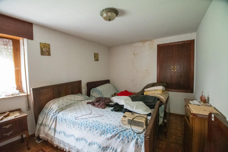 Casa para reformar con cuadra, fincas rústicas y monte de eucaliptos.