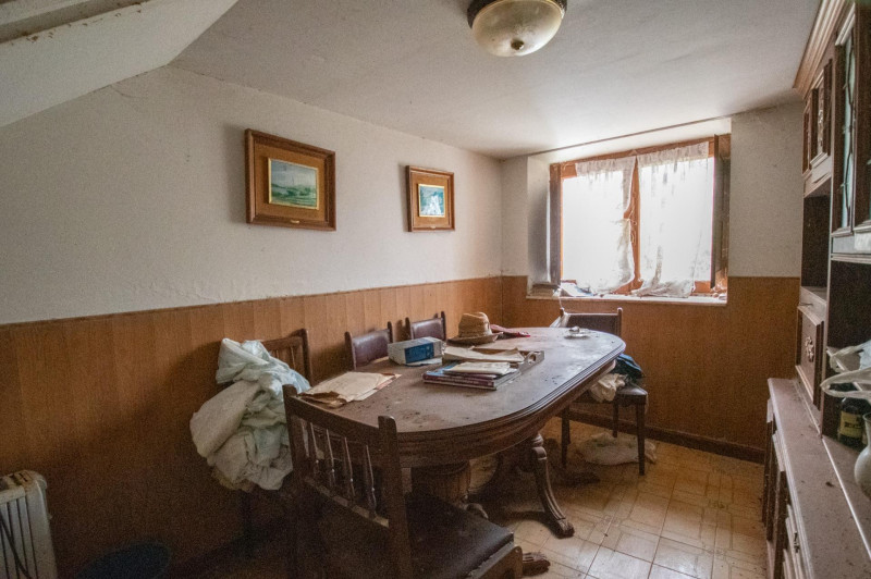 Casa para reformar con cuadra, fincas rústicas y monte de eucaliptos.