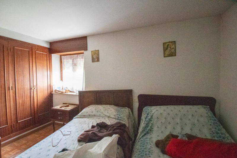 Casa para reformar con cuadra, fincas rústicas y monte de eucaliptos.