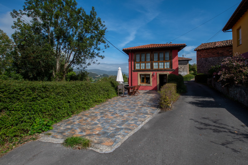 Preciosa casa de tres dormitorios independiente en San Pedro de Ambás, Villaviciosa.