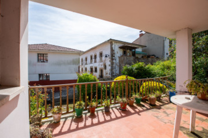 Venta de casa Independiente con terreno en Tazones.-Villaviciosa