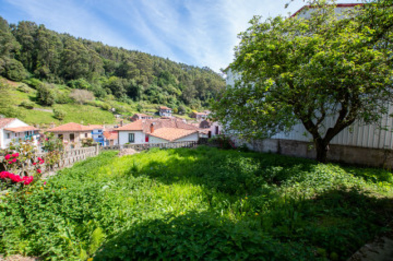 Venta de casa Independiente con terreno en Tazones.-Villaviciosa