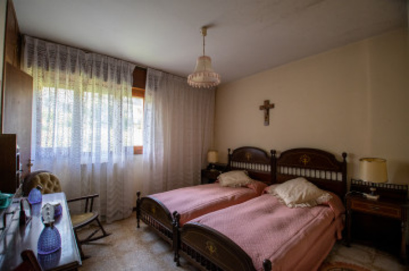 Venta de casa Independiente con terreno en Tazones.-Villaviciosa