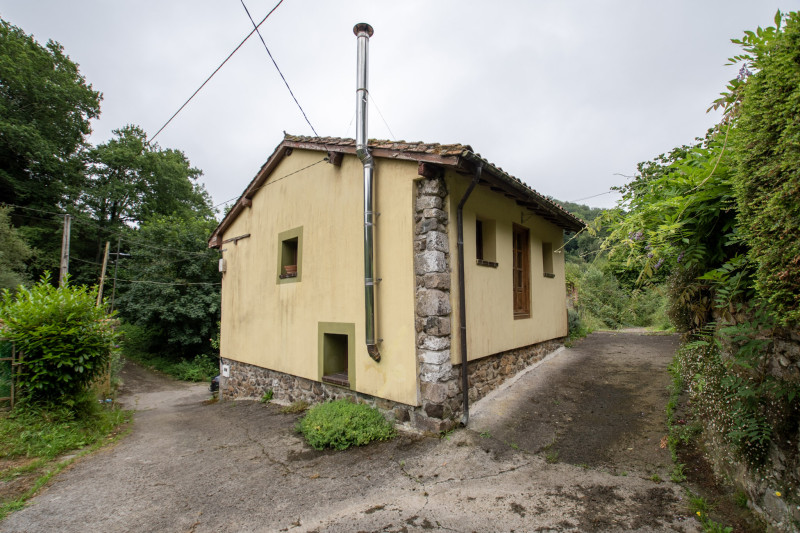 Casa independiente con jardín en Cabranes-Asturias