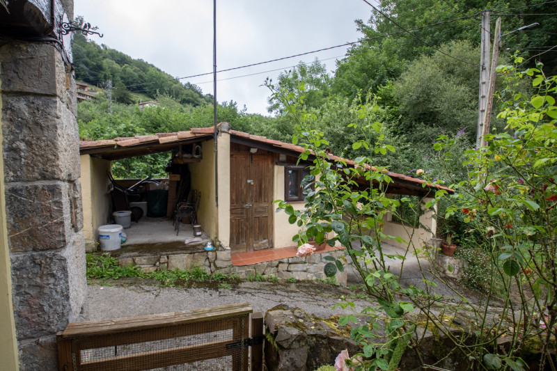 Casa independiente con jardín en Cabranes-Asturias