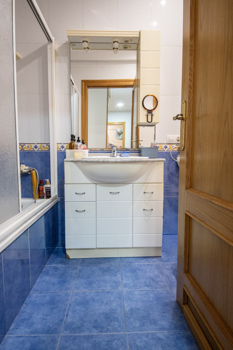 Venta de piso adoptado de  tres dormitorios con vistas a la Ría de  Ribadesella.
