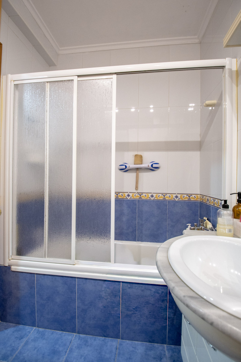 Venta de piso adoptado de  tres dormitorios con vistas a la Ría de  Ribadesella.