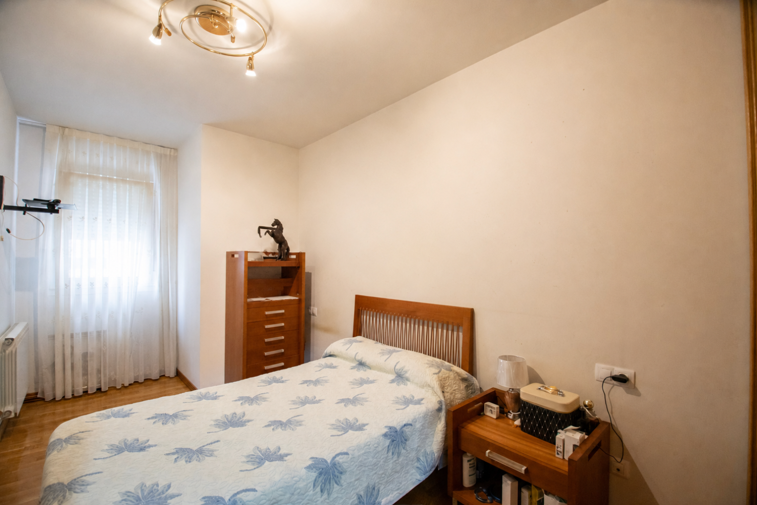 Venta de piso adoptado de  tres dormitorios con vistas a la Ría de  Ribadesella.