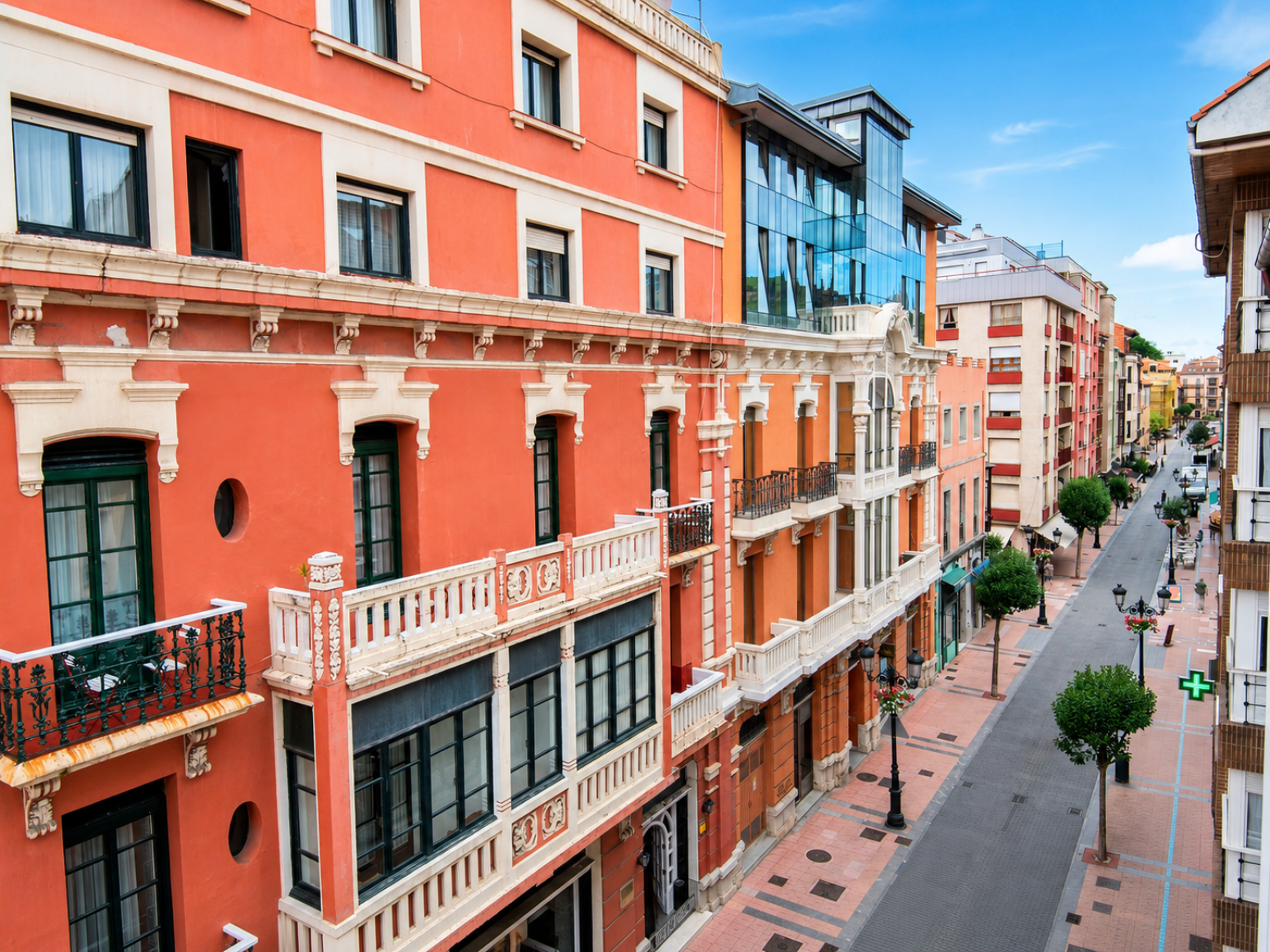 Venta de piso adoptado de  tres dormitorios con vistas a la Ría de  Ribadesella.