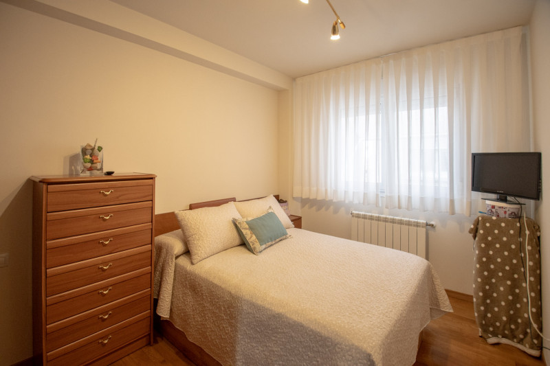 Venta de piso adoptado de  tres dormitorios con vistas a la Ría de  Ribadesella.