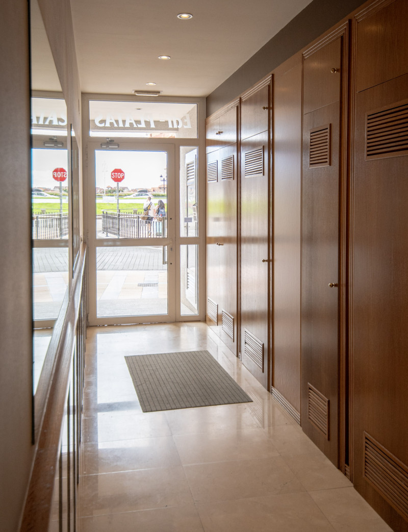 Venta de piso adoptado de  tres dormitorios con vistas a la Ría de  Ribadesella.