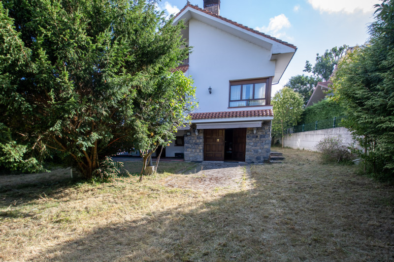 Venta de casa independiente en el centro del casco urbano de Villaviciosa-Asturias