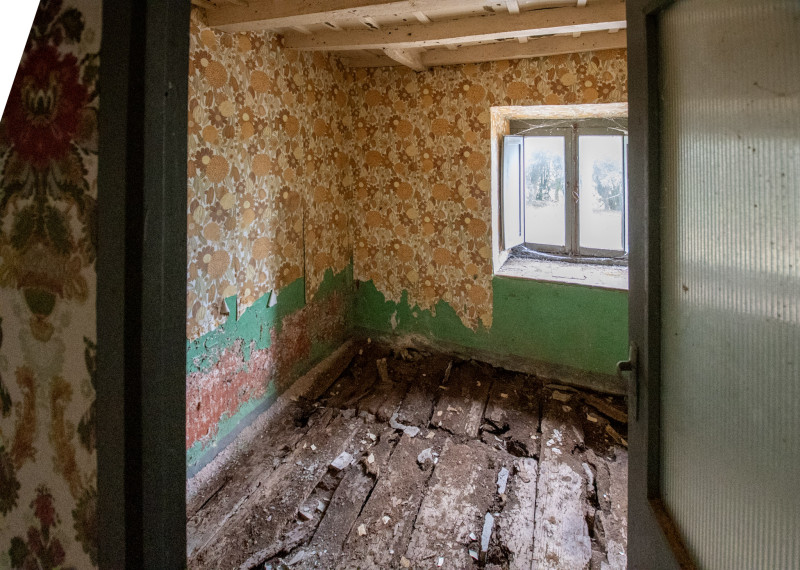 Casa para rehabilitar con cuadra, hórreo  y finca edificable en La Madalena-Villaviciosa