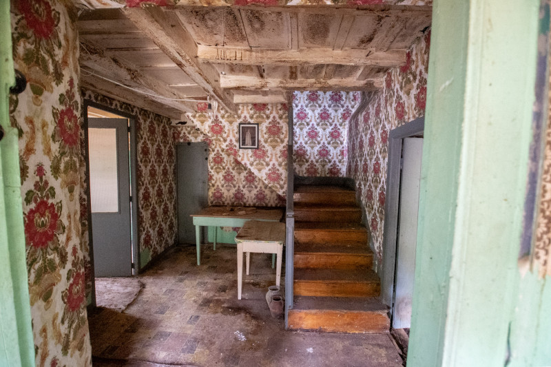 Casa para rehabilitar con cuadra, hórreo  y finca edificable en La Madalena-Villaviciosa