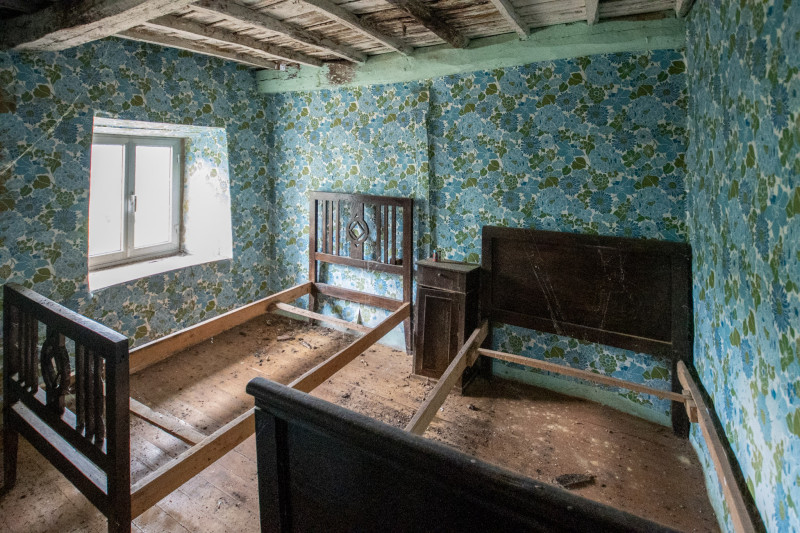 Casa para rehabilitar con cuadra, hórreo  y finca edificable en La Madalena-Villaviciosa